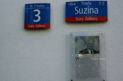 Policja szuka złodzieja tablicy upamiętniającej prezydenta Lecha Kaczyńskiego