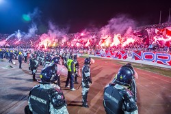 Zagrają w Lidze Mistrzów. Pod ich stadionem stoi czołg z symbolem rosyjskiej agresji na Ukrainę