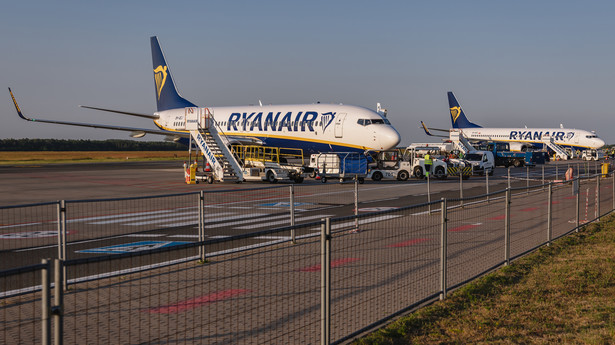 Samoloty linii Ryanair na lotnisku Warszawa - Modlin