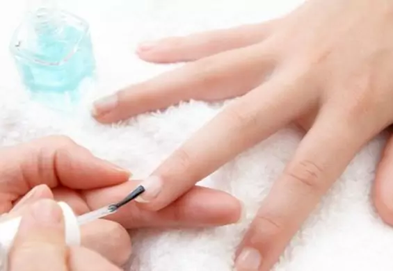 Manicure hybrydowy - nieskazitelny jak żel, trwały jak akryl