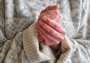 Hladne ruke i noge su uglavnom bezazlena pojava, ali ponekad ukazuju na stanje koje mora da se leči