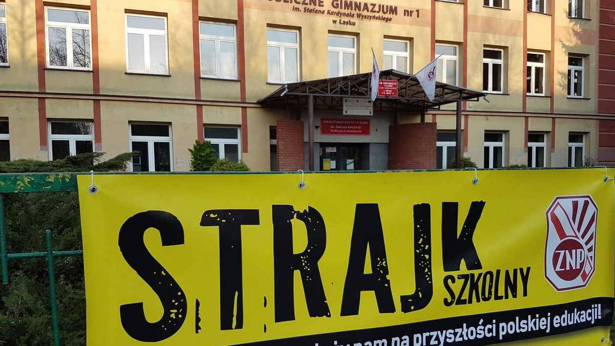 Strajk nauczycieli: Warszawa wypłaci strajkującym dodatkowe pieniądze