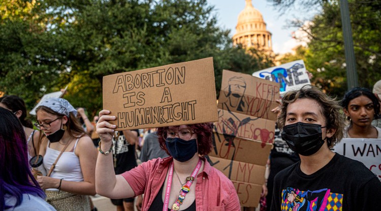 Tüntetés a texasi abortuszellenes törvény hatályba lépésének napján az állam fővárosában