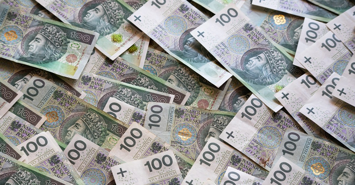 Pensja a wysoka emerytura. Ile musisz zarabiać, aby Twoje świadczenie emerytalne wynosiło 8000 zł?