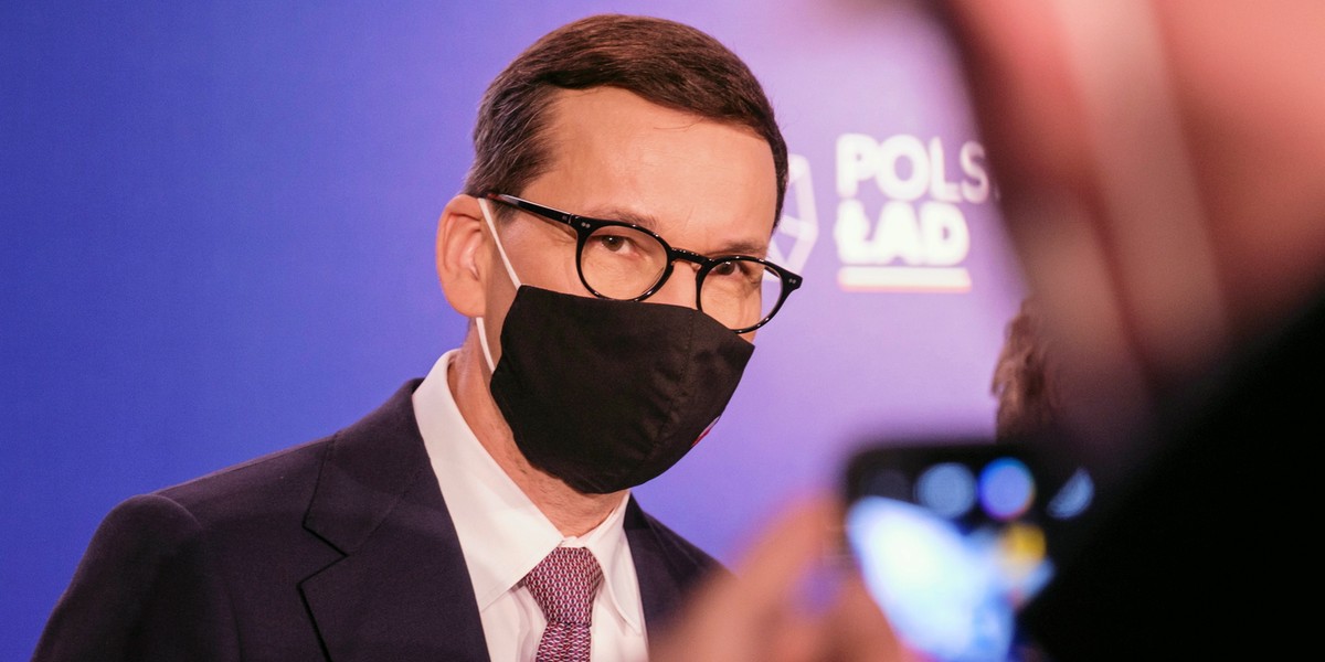 Podczas sesji pytań i odpowiedzi na Facebooku premier ponownie przekonywał, że polexit to fake news. Nie odpowiedział wprost na pytanie o przeprowadzenie referendum w sprawie naszego członkostwa w UE. 