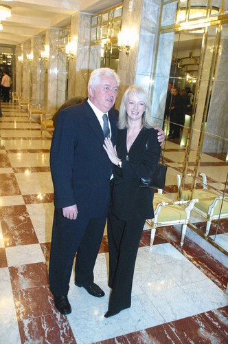 W tym okresie Turski zachorował na ziarnicę, zadecydował, że w czasie chemioterapii nie będzie się pokazywał na wizji, ale nad “Panoramą” i “7 Dni świat” pracował w domu.