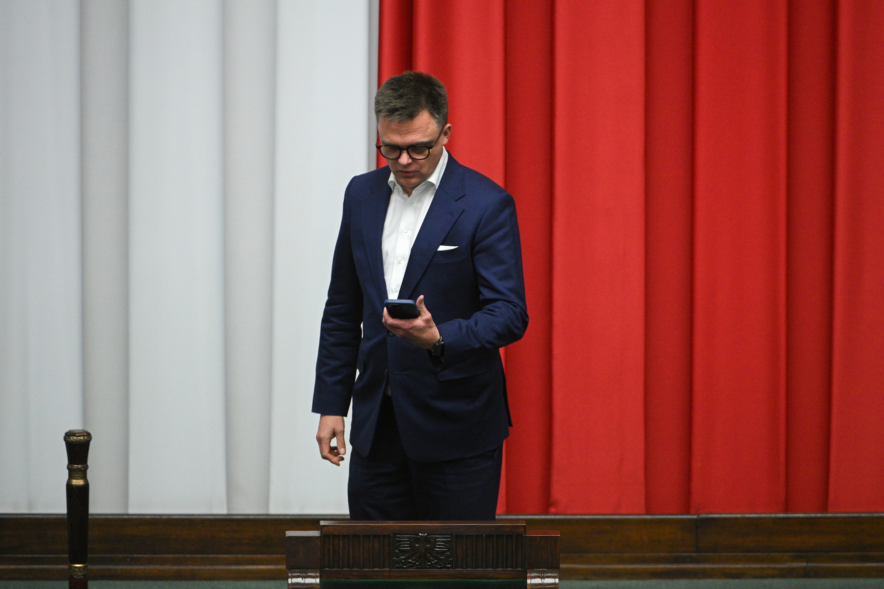 Hołownia ostrzega: Polska 2050 'na krawędzi przepaści' przez walkę o władzę