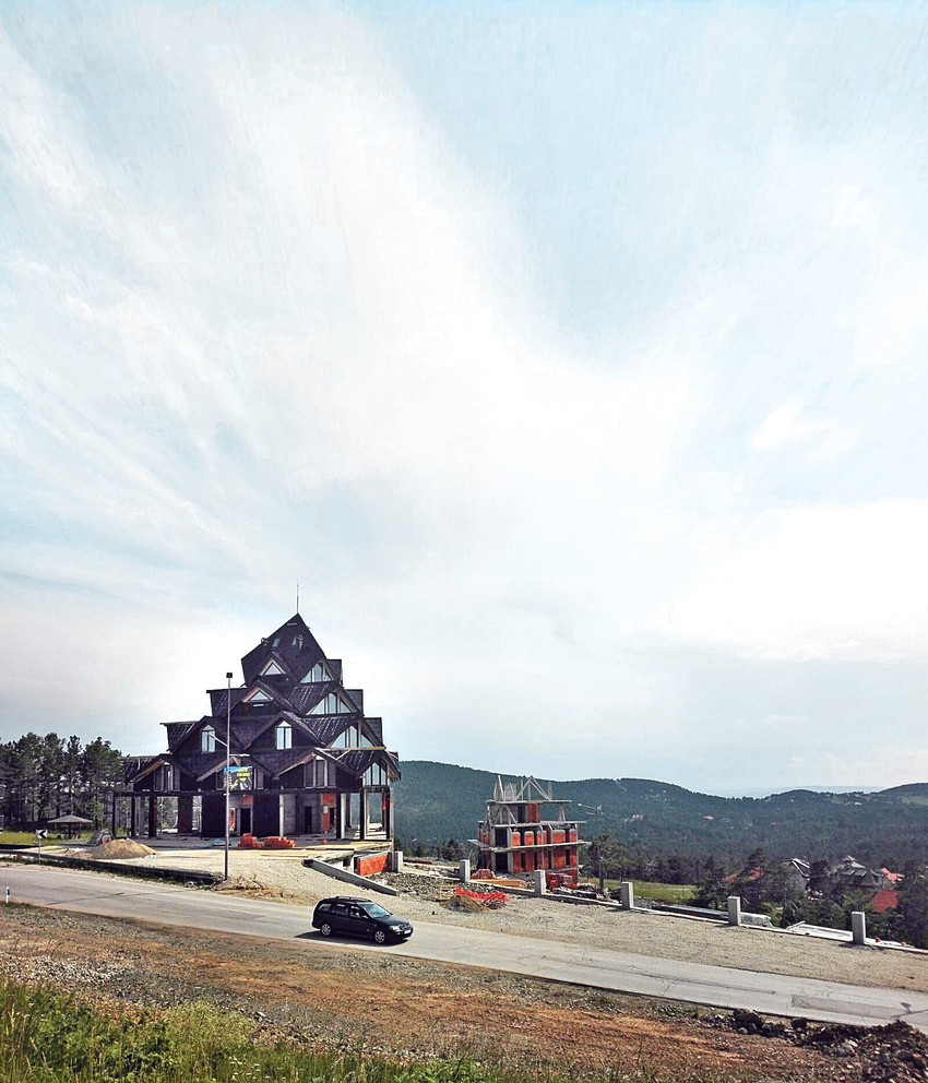 Kvadrat se kreće od 1.000 do 1.500 evra, mada pojedini investitori kvadrat cene i 1.800 evra, što je za 1.000 evra više nego lane u ovo doba, kažu agenti