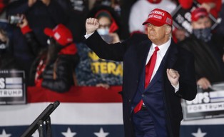 Trump upomina się o pieniądze od nafciarzy? "Big Oil chce, by zostało tak, jak jest"