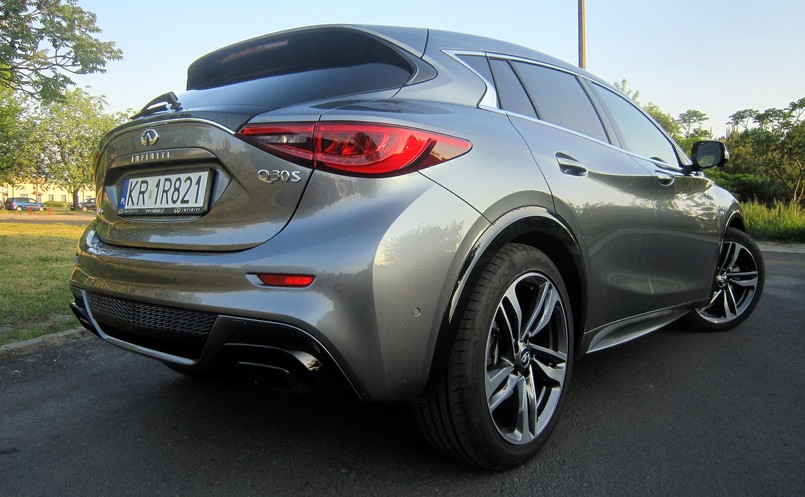 Infiniti Q30 2.0t 7DCT AWD Sport