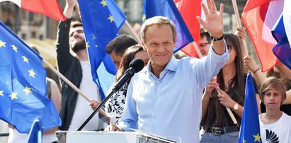 Tusk góruje nad Hołownią i Trzaskowskim. Nowy sondaż