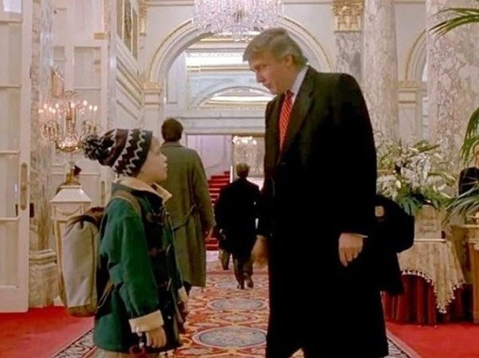 Mekoli Kalkin i Donlad Tramp u filmu "Sam u kući 2"