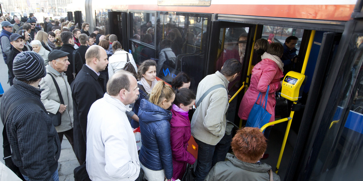 Tłok w autobusie 820