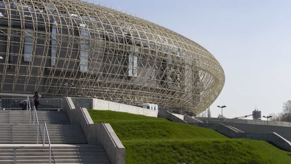 Kraków Arena ma w końcu sponsora tytularnego. Umowę sponsoringową z Agencją Rozwoju Miasta podpisał Tauron Polska Energia. Największa hala w Polsce będzie nosić od lutego nazwę Tauron Arena Kraków.