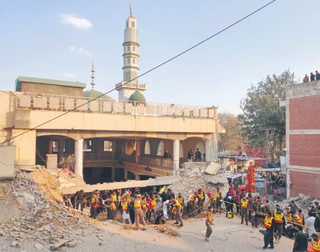 Pakistańscy wierni na celowniku terrorysty