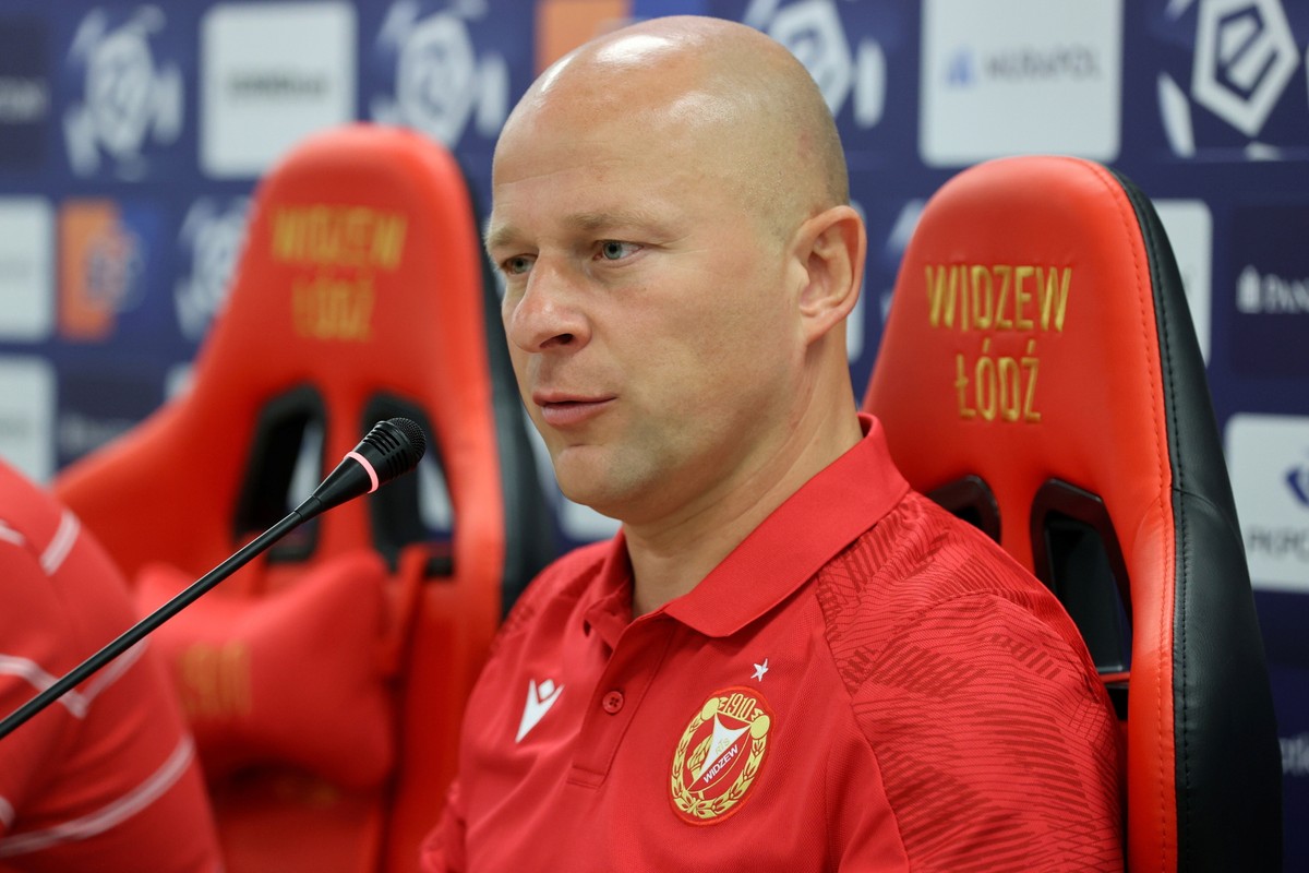 Trener Widzewa Janusz Niedźwiedź