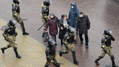 Białoruś: kolejne protesty, zatrzymano ponad 300 osób