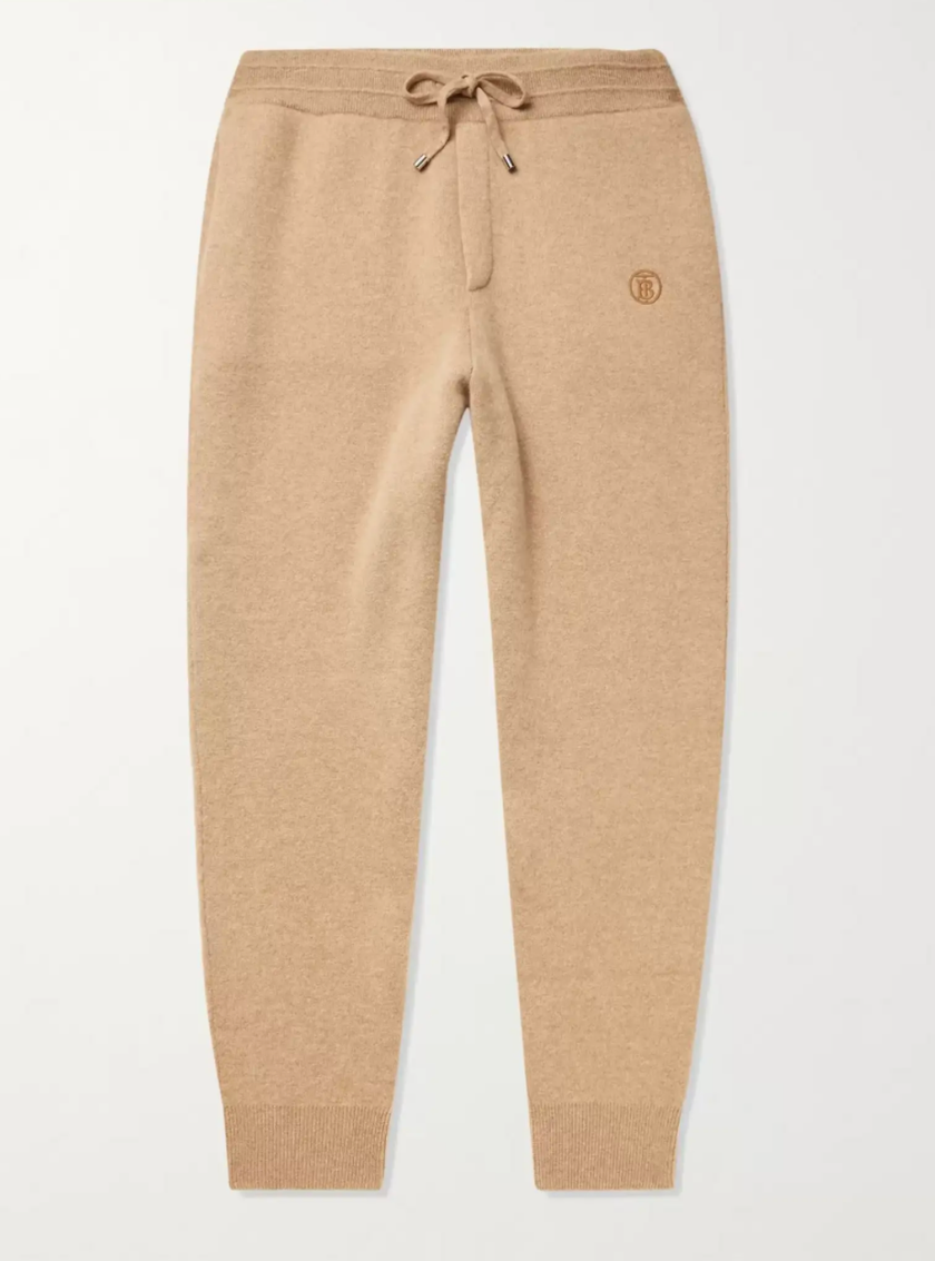 Pantalon de survêtement beige en cachemire mélangé de Burberry, environ 855 francs, via Mr Porter.