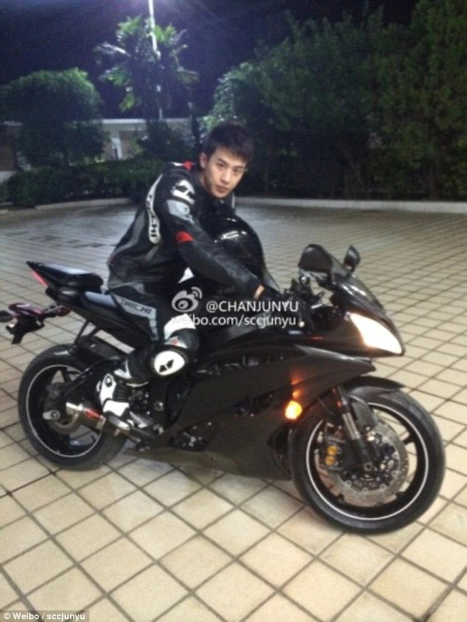 Čen Junju je član "Kluba sportskih automobila"