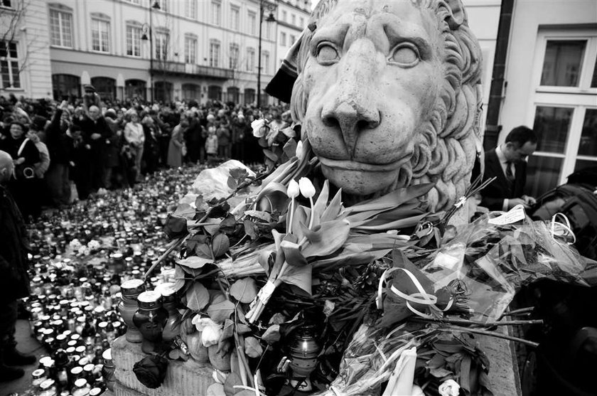 Smoleńsk - politycy i ludzie w żałobie