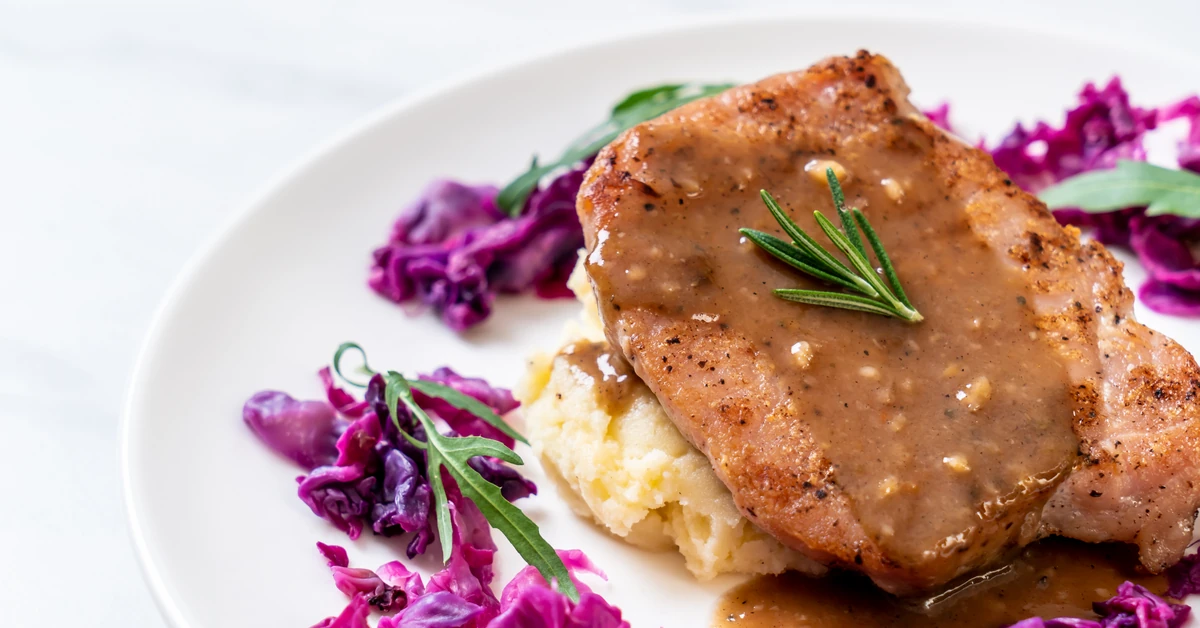 Pyszny obiad na niedzielę. Podajemy przepis, Ty gotujesz. Kruche i aromatyczne kotlety z karkówki