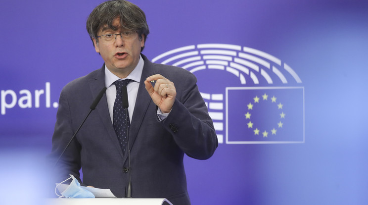 Carles Puigdemont menesztett katalán elnök sajtótájékoztatót tart az Európai Parlamentben, Brüsszelben 2021. február 24-én / Fotó: MTI/EPA/Olivier Hoslet