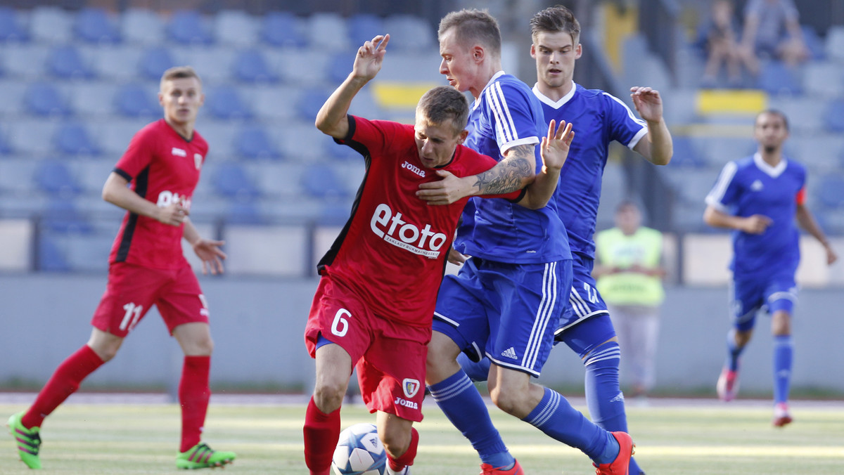 Piłkarze wicemistrza Polki Piasta Gliwice w drodze powrotnej ze zgrupowania na Węgrzech pokonali w czeskim Znojmie miejscowy drugoligowy zespół 1.SC 1:0 (0:0). Bramkę zdobył Martin Nespor (59).