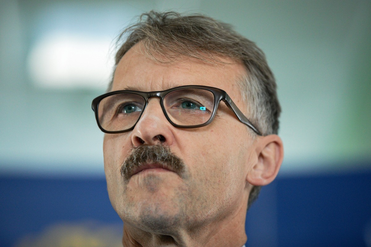 Przy obopólnym braku zaufania uznałem, że pozostawanie na stanowisku będzie prowadzić do paraliżu prac KRS - mówi sędzia Mazur