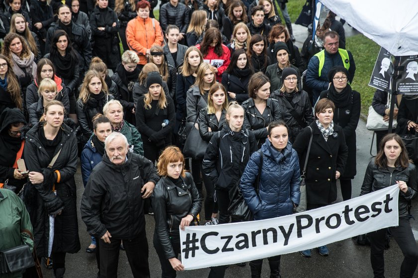 Czarny protest. Manifestacje w całej Polsce 