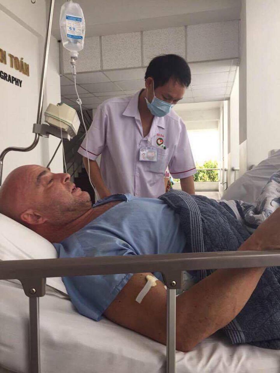 Stone rettenetes kórházi körülmények közé került Vietnamban, az intézményben 
patkányok rohangáltak