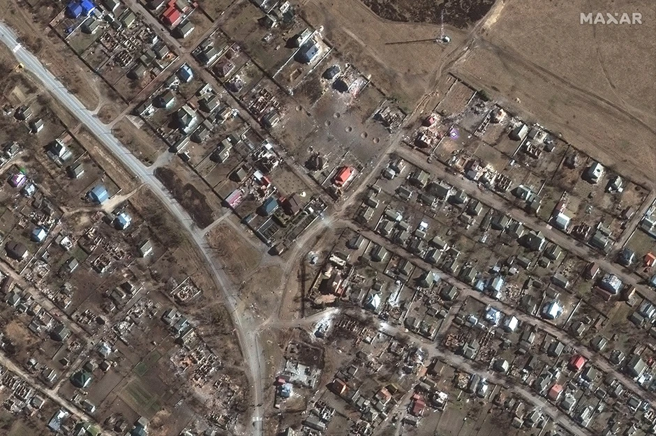 Krateri i uništene kuće u Novoselivki u severoistočnom Černigovu