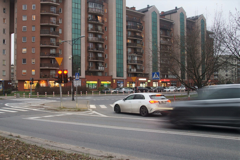 Skrzyżowanie ulic Rudnickiego i Kochanowskiego w Warszawie
