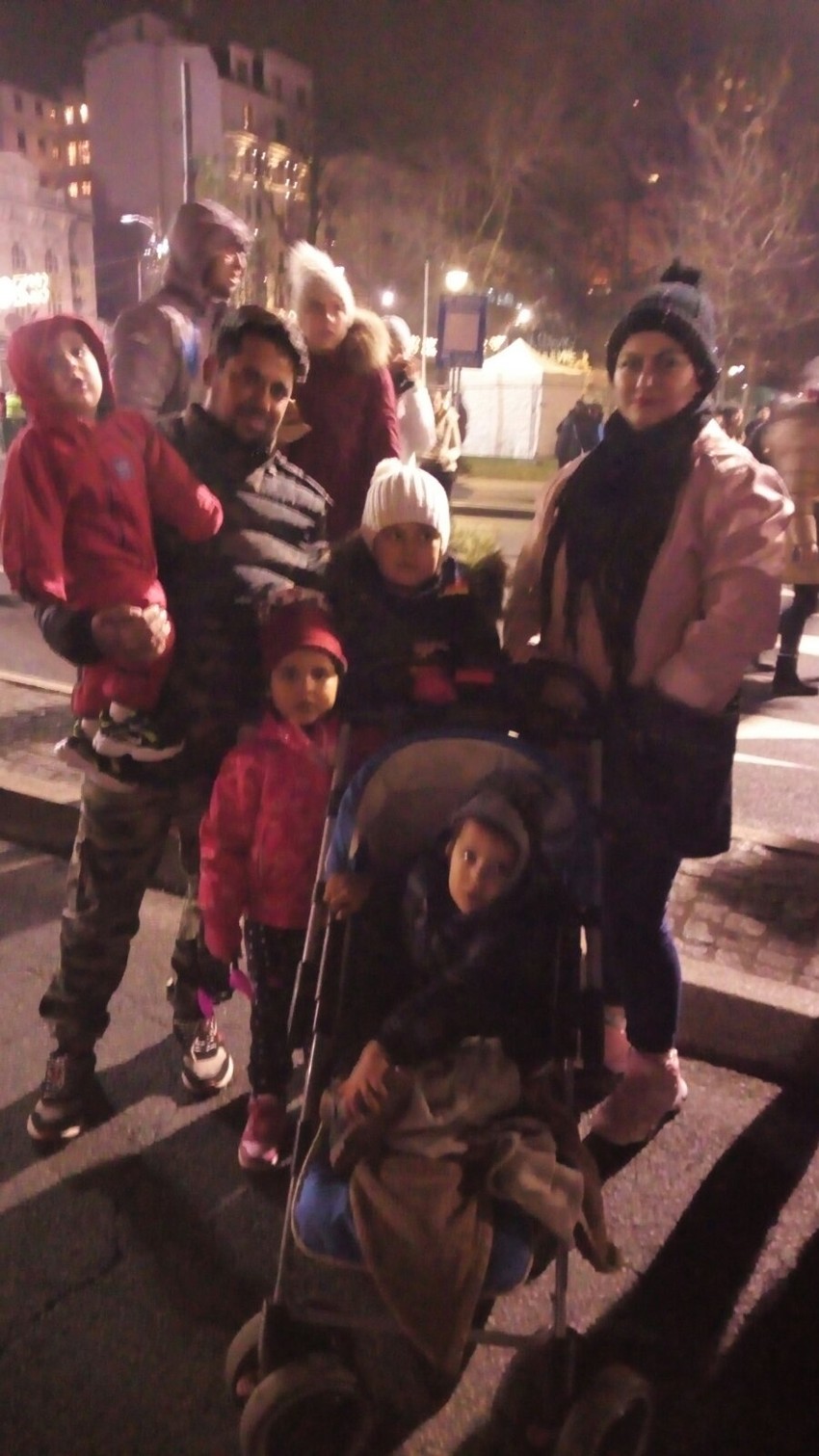 Džamila Akima sa porodicom