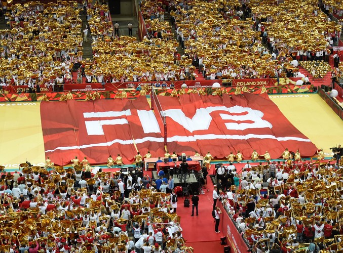 Prezydent Komorowski przemówił. Piękne Polki na trybunach. Efektowne otwarcie MŚ