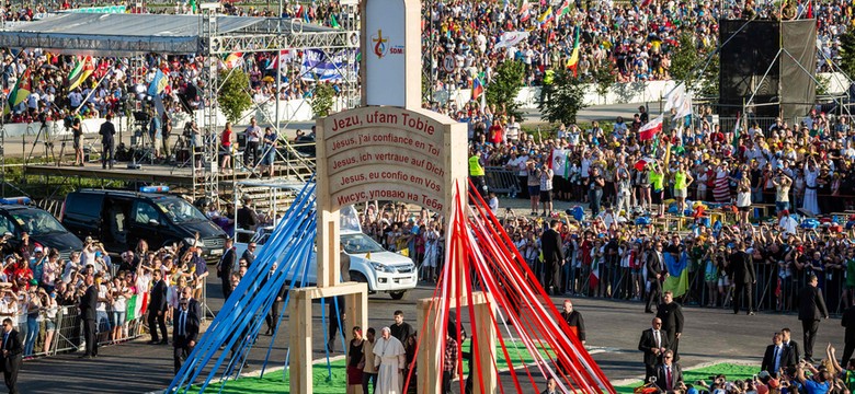 W Brzegach wojsko rozbiera mosty, nie ma śladów po ołtarzu