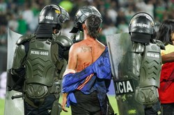 Krwawe sceny na trybunach. W ruch poszły maczety i noże