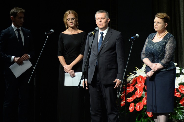 Minister kultury i dziedzictwa narodowego Małgorzata Omilanowska i wicepremier, minister obrony narodowej Tomasz Siemoniak