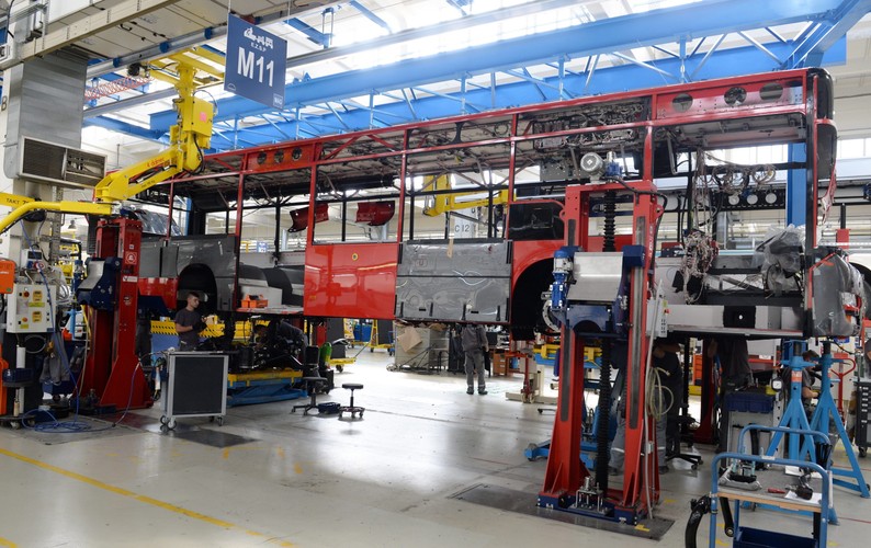 Poza autobusami, które są aktualnie montowane w Starachowicach mają być produkowane jeszcze  podwozia samojezdne do autobusów wysokopodłogowych.<br><br>fot. (mr) PAP/Piotr Polak