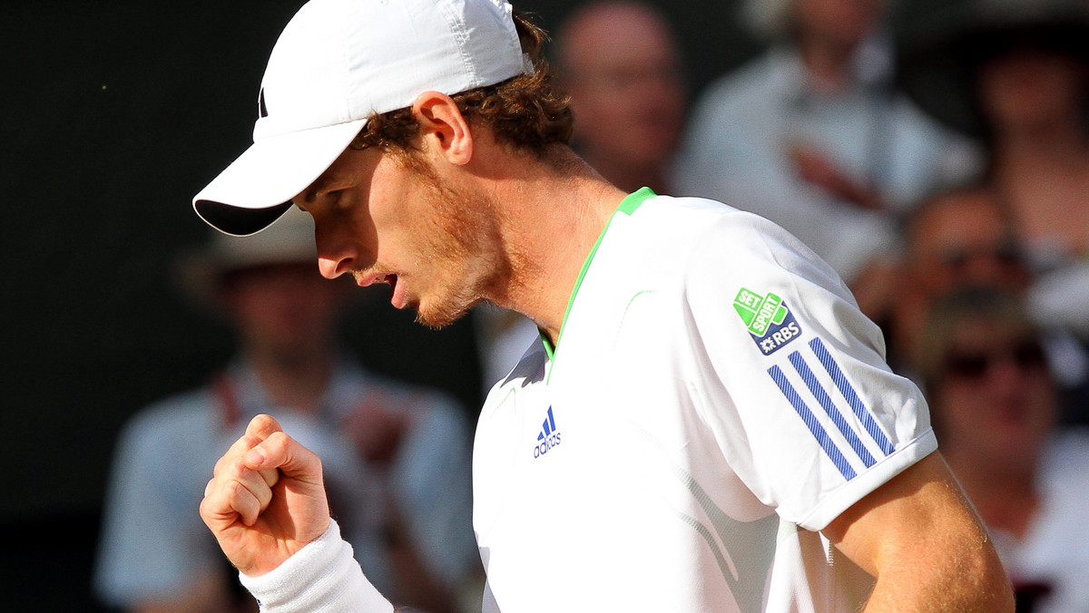 Brytyjczyk Andy Murray awansował do półfinału wielkoszlemowego turnieju tenisowego rozgrywanego na trawiastych kortach Wimbledonu (pula nagród 14,6 mln funtów).