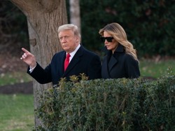 "Nieważne, ile zapłaciła - ważne, jak w tym wygląda". Internauci kpią z butów Melanii Trump. FOTO
