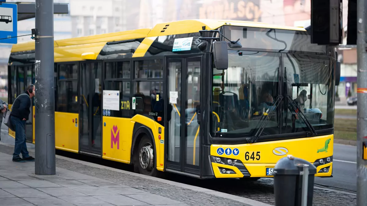 Autobus komunikacji miejskiej w Katowicach