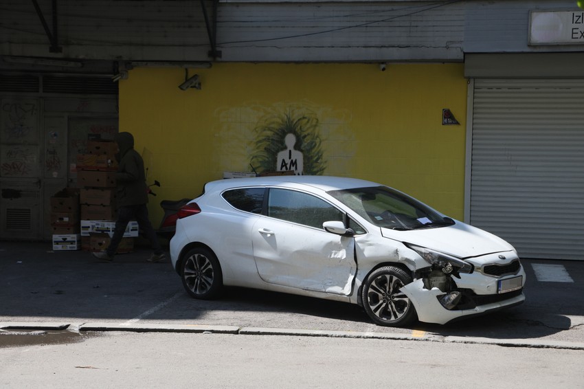 Prvi oštećeni automobil