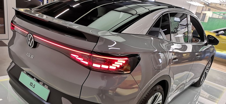 Wiemy, kiedy ceny baterii do samochodów elektrycznych zaczną spadać