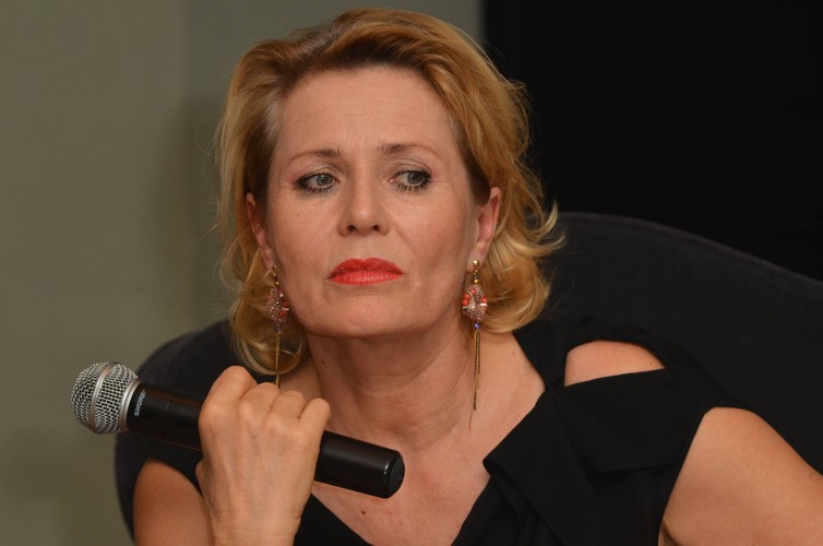 <b>Grażyna Szapołowska</b>
<br>
<br>
Aktorka zainwestowała wszystkie swoje oszczędności w linię ekskluzywnych kosmetyków „Sza Cosmetics”. Miały być konkurencją dla Diora, ale okazały się dla Polek zbyt drogie i spółka splajtowała.