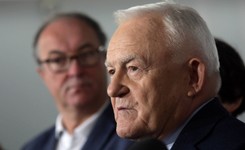 'Ojciec wybrał politykę, a syn sznur'. Leszek Miller kieruje pozew sądowy przeciwko 'Faktowi'