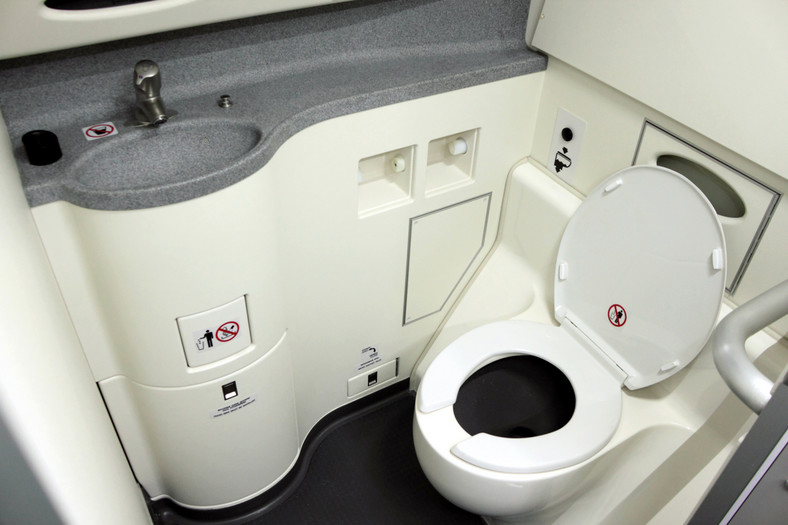 Toaleta na pokładzie samolotu