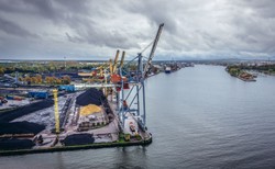 W Świnoujściu wydobyto minę lotniczą. Koniec utrudnień w kursowaniu promów