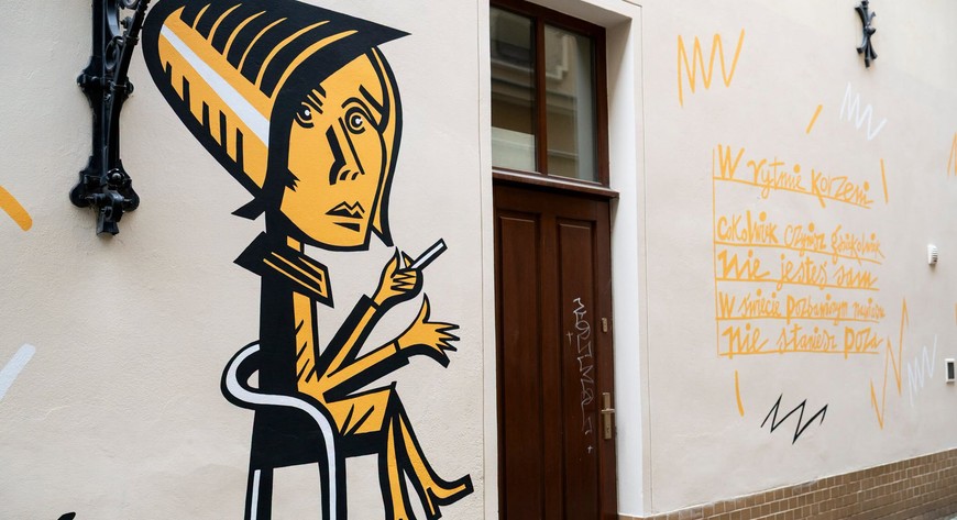 Autorem muralu jest Tomasz Broda, wrocławski rysownik, ilustrator i karykaturzysta.