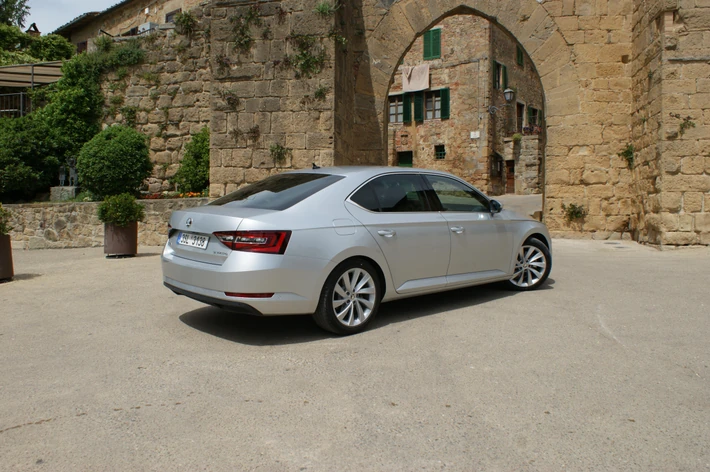 Nowa Skoda Superb