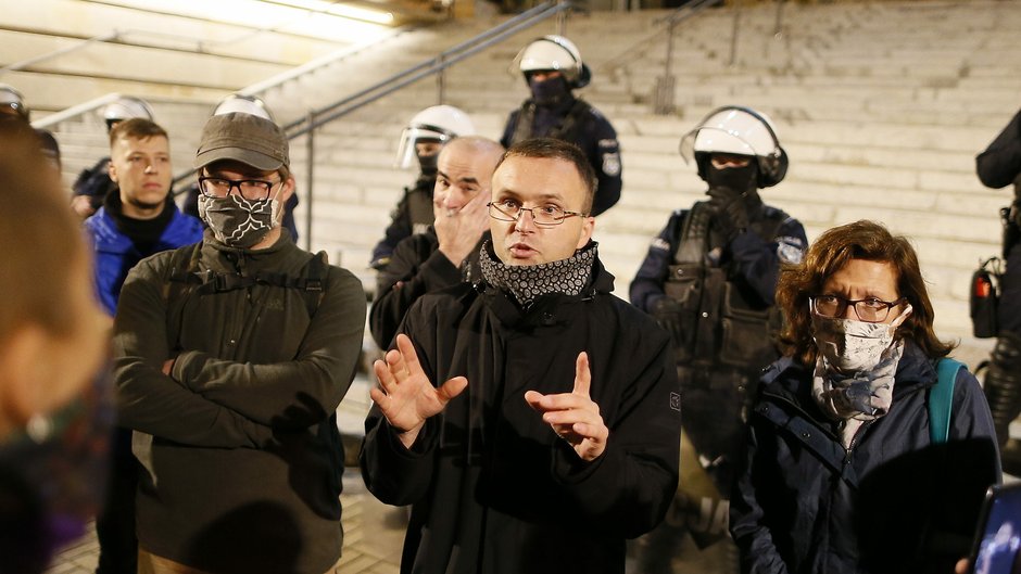 Protest w Katowicach. Ksiądz wyszedł do demonstrujących